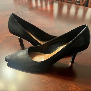 Size 9 Antonio Melani 3” black leather pumps